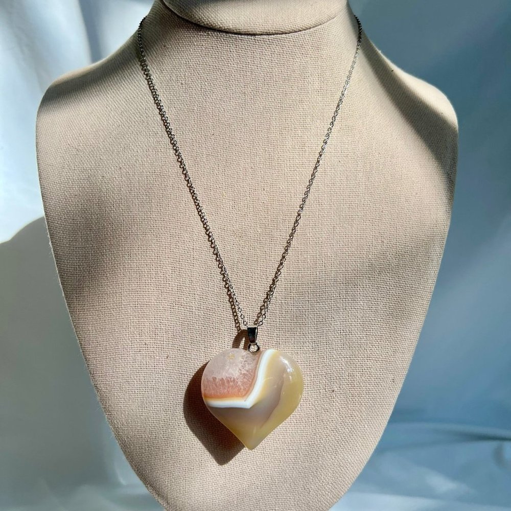 Pink Agate Quartz Stone Heart Pendant Silver Tone Dainty Chain Necklace